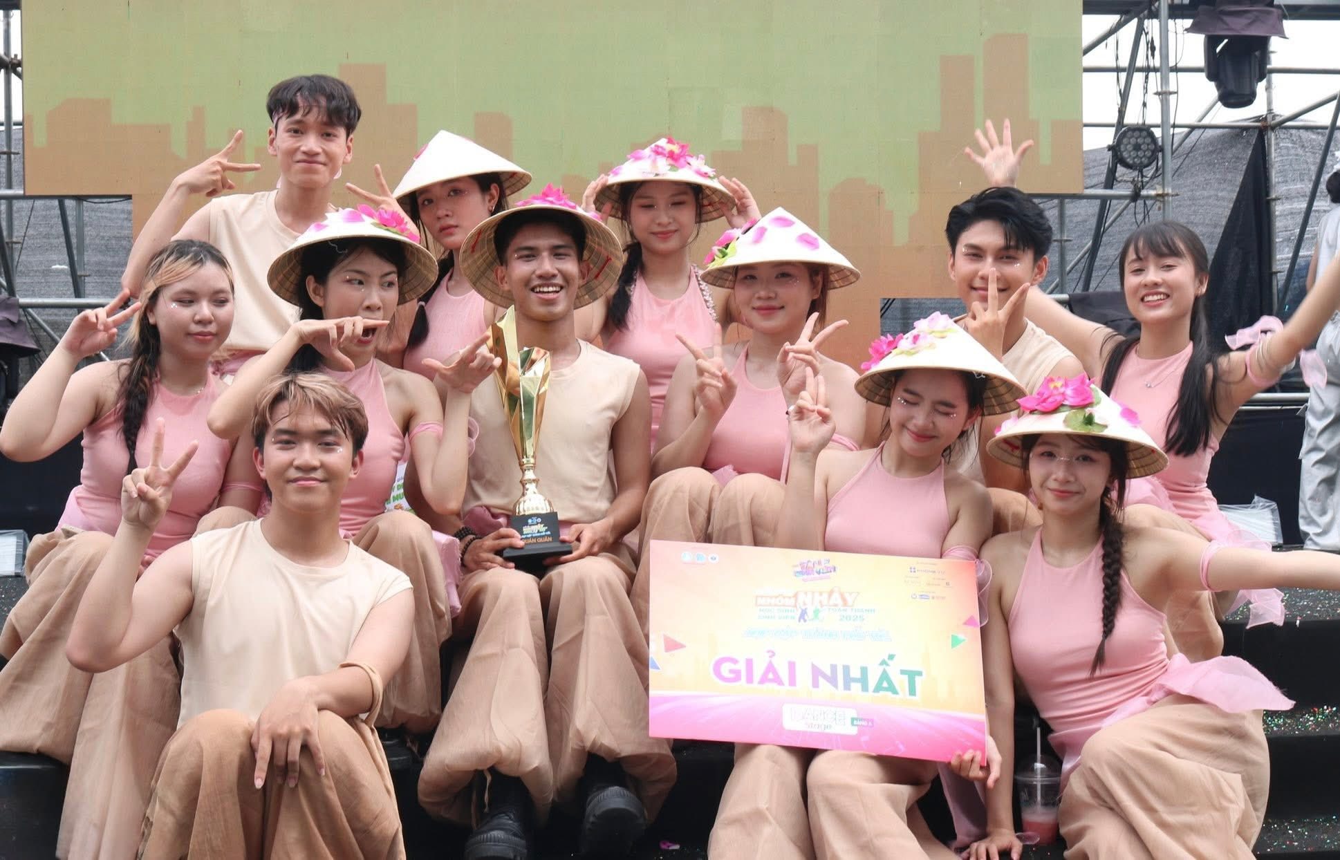Chúc Mừng Trường Đại Học Thủ Dầu Một Đạt 2 Giải Cao Nhất Tại Liên Hoan Nhóm Nhảy Học Sinh, Sinh Viên Toàn Thành 2025