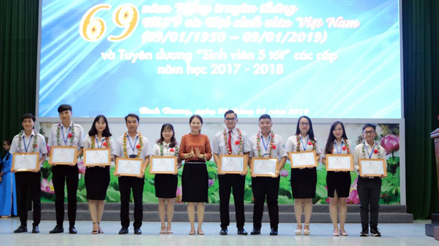 Tự hào tiếp nối truyền thống học sinh – sinh viên Việt Nam