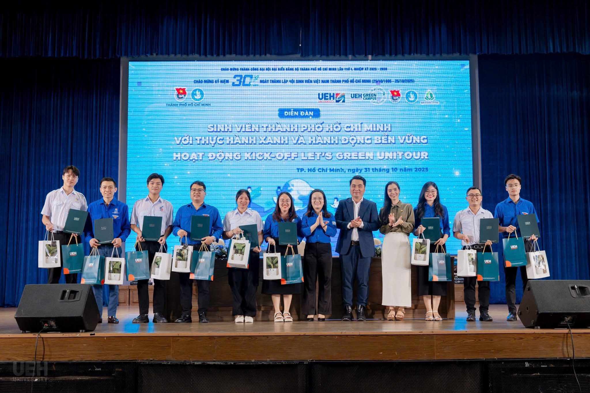 Tuổi trẻ Trường Đại học Thủ Dầu Một tham dự diễn đàn “Sinh viên Thành phố Hồ Chí Minh với thực hành xanh và hành động bền vững” và ký kết thực hiện dự án Let’s Green Unitour 2025