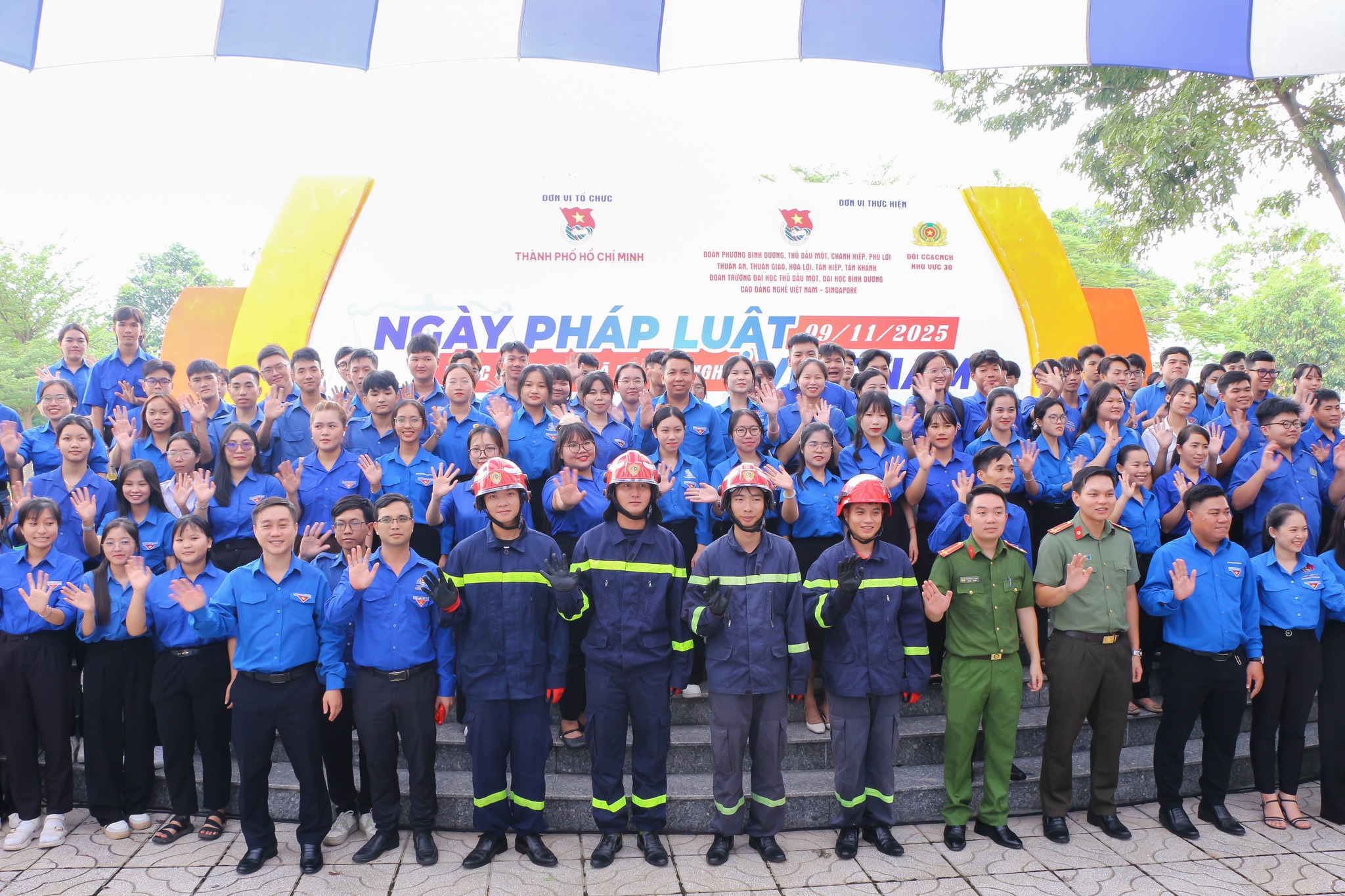 Đoàn Trường Đại học Thủ Dầu Một hưởng ứng Ngày Pháp luật Việt Nam 9/11