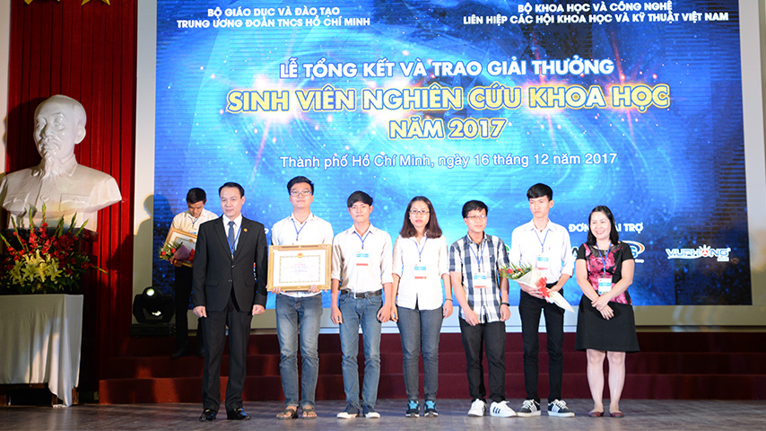 02 Giải Ba, 02 giải Khuyến khích là thành tích của SV Đại học Thủ Dầu Một tại Giải thưởng “Sinh viên nghiên cứu khoa học” năm 2017