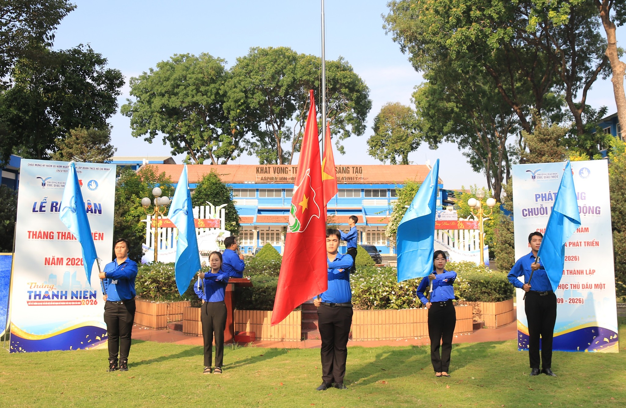 Lễ chào cờ tháng 3/2026: Tuổi trẻ Trường Đại học Thủ Dầu Một ra quân Tháng Thanh niên 2026