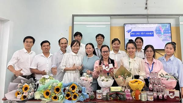 Sinh viên Viện Kỹ thuật công nghệ bảo vệ thành công đồ án tốt nghiệp 