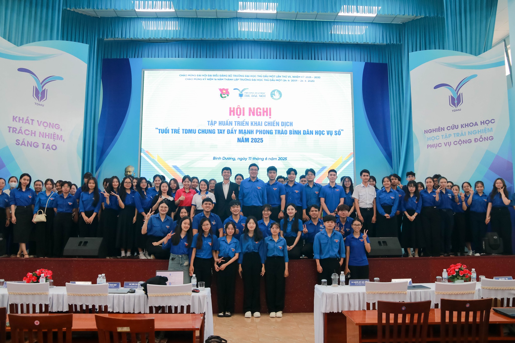 Tuổi trẻ trường Đại học Thủ Dầu Một chung tay đẩy mạnh phong trào Bình dân học vụ số