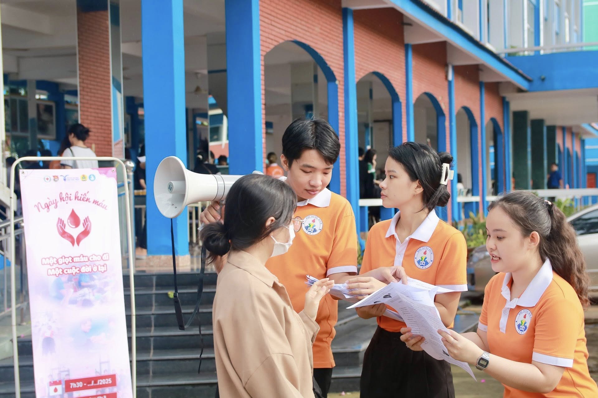 Lan tỏa yêu thương từ Ngày hội hiến máu nhân đạo lần II năm 2025 tại trường Đại học Thủ Dầu Một