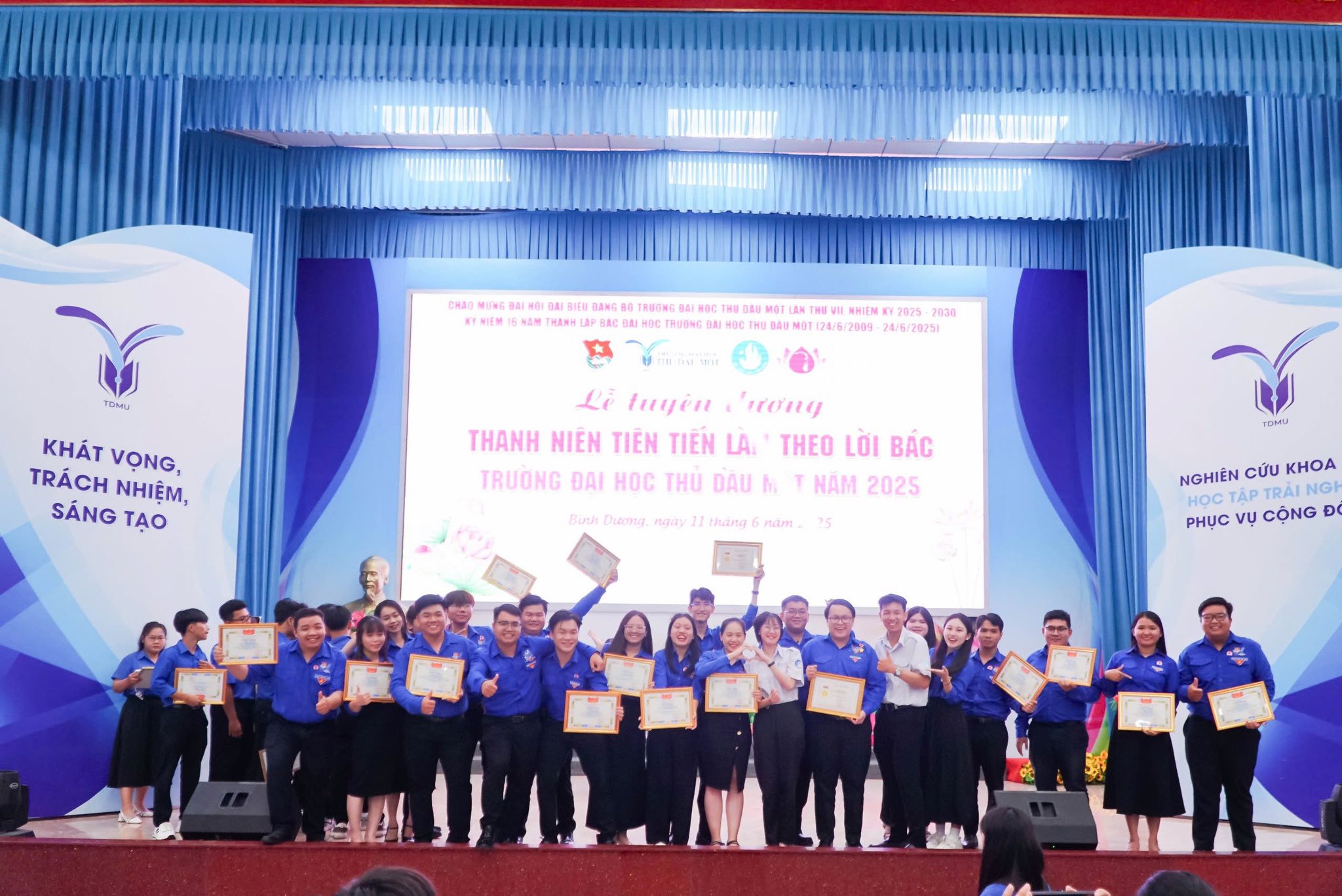 Đoàn trường Đại học Thủ Dầu Một tổ chức Hội nghị chuyên đề và Tuyên dương "Thanh niên tiên tiến làm theo lời Bác" năm 2025