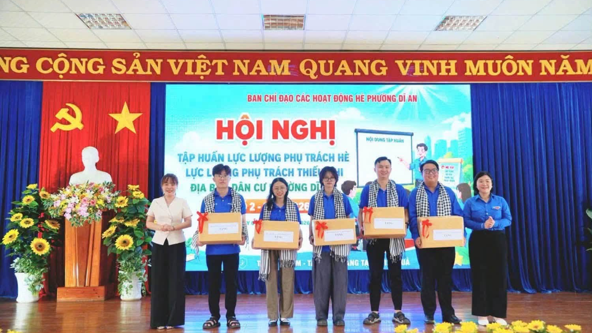 ĐỘI HÌNH CLB LỄ TÂN TRƯỜNG ĐẠI HỌC THỦ DẦU MỘT ĐỒNG HÀNH CÙNG CHIẾN DỊCH THANH NIÊN TÌNH NGUYỆN MÙA HÈ XANH NĂM 2026 TẠI PHƯỜNG DĨ AN 