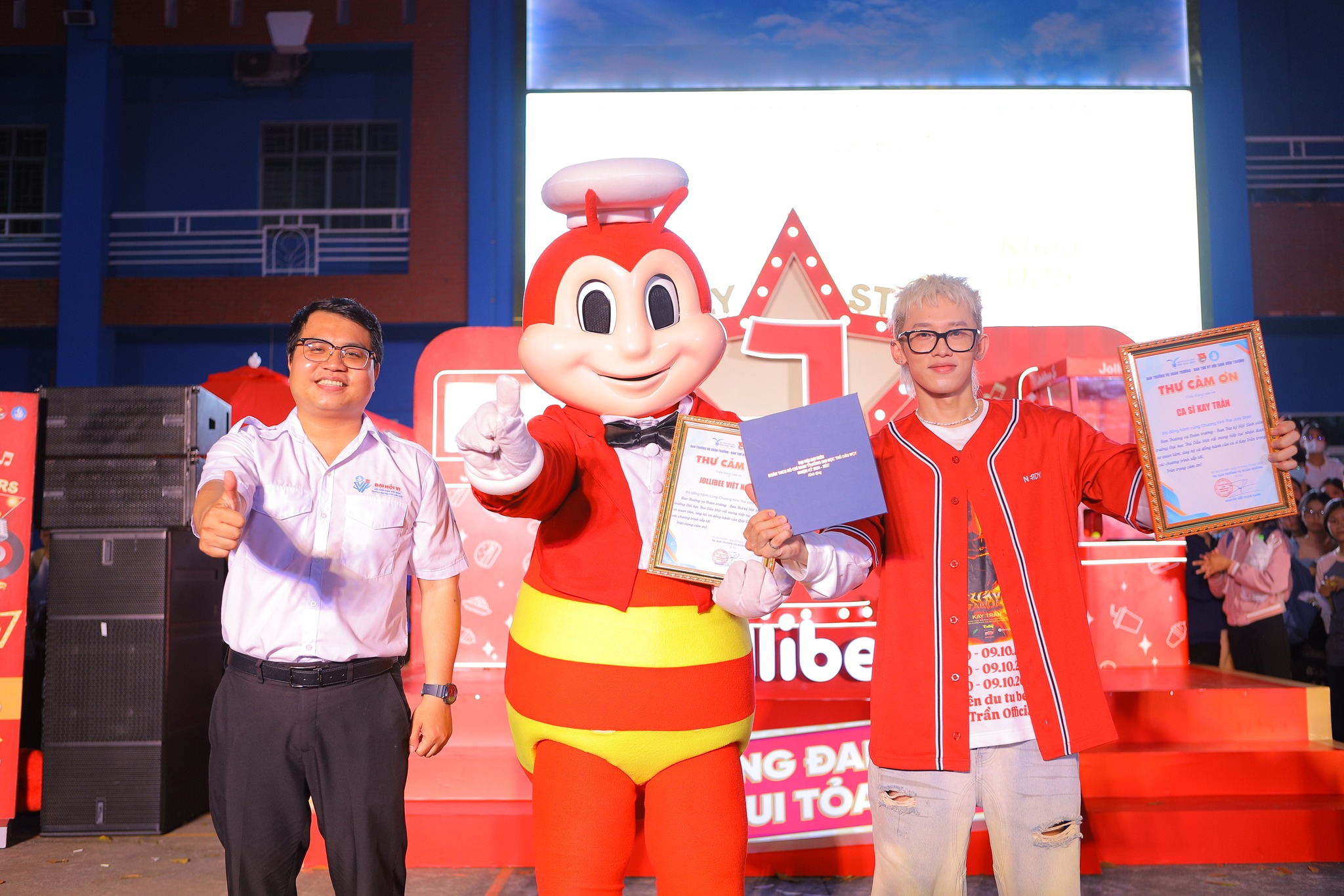 Tân sinh viên D25 bùng nổ cùng The Jolly Star “Bừng đam mê – Vui tỏa sáng”