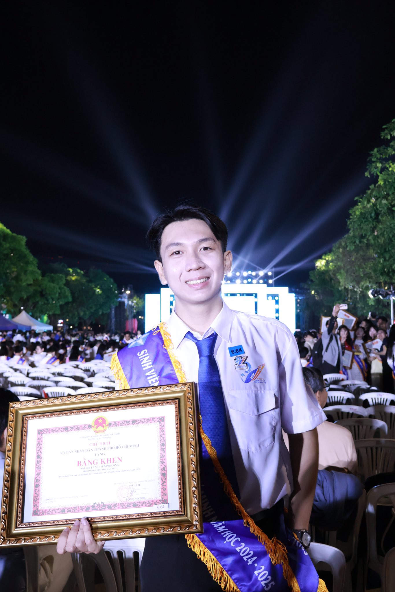 TẤM GƯƠNG  SINH VIÊN 5 TỐT: LÊ NGUYỄN PHI LONG – DẤU ẤN SINH VIÊN 5 TỐT CẤP TRUNG ƯƠNG TỪ BẢN LĨNH CỦA ĐẢNG VIÊN TRẺ