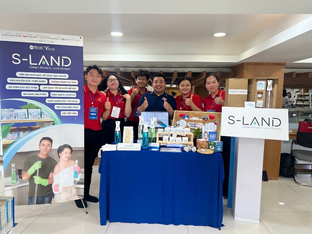 ĐOÀN THANH NIÊN TRƯỜNG ĐẠI HỌC THỦ DẦU MỘT HỖ TRỢ SINH VIÊN HIỆN THỰC HÓA Ý TƯỞNG “VIÊN NÉN TẨY RỬA THÂN THIỆN MÔI TRƯỜNG S-LAND”