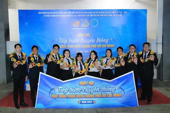  TỰ HÀO SINH VIÊN TRƯỜNG ĐẠI HỌC THỦ DẦU MỘT 10 SINH VIÊN VINH DỰ NHẬN DANH HIỆU “SINH VIÊN 5 TỐT” CẤP THÀNH PHỐ NĂM 2025 