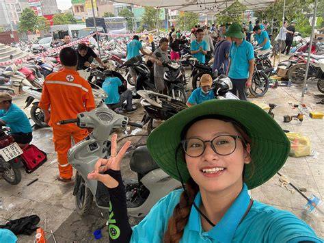 Hàng trăm thợ máy đổ về Thái Nguyên sửa thiết bị điện miễn phí cho bà con vùng lũ