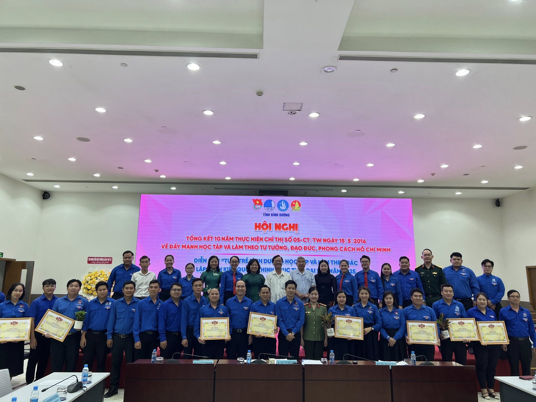 Trân trọng chúc mừng tập thể Đoàn Trường Đại học Thủ Dầu Một và đồng chí Phạm Nguyễn Thanh Tú – Ủy viên Ban Thường vụ Đoàn Trường