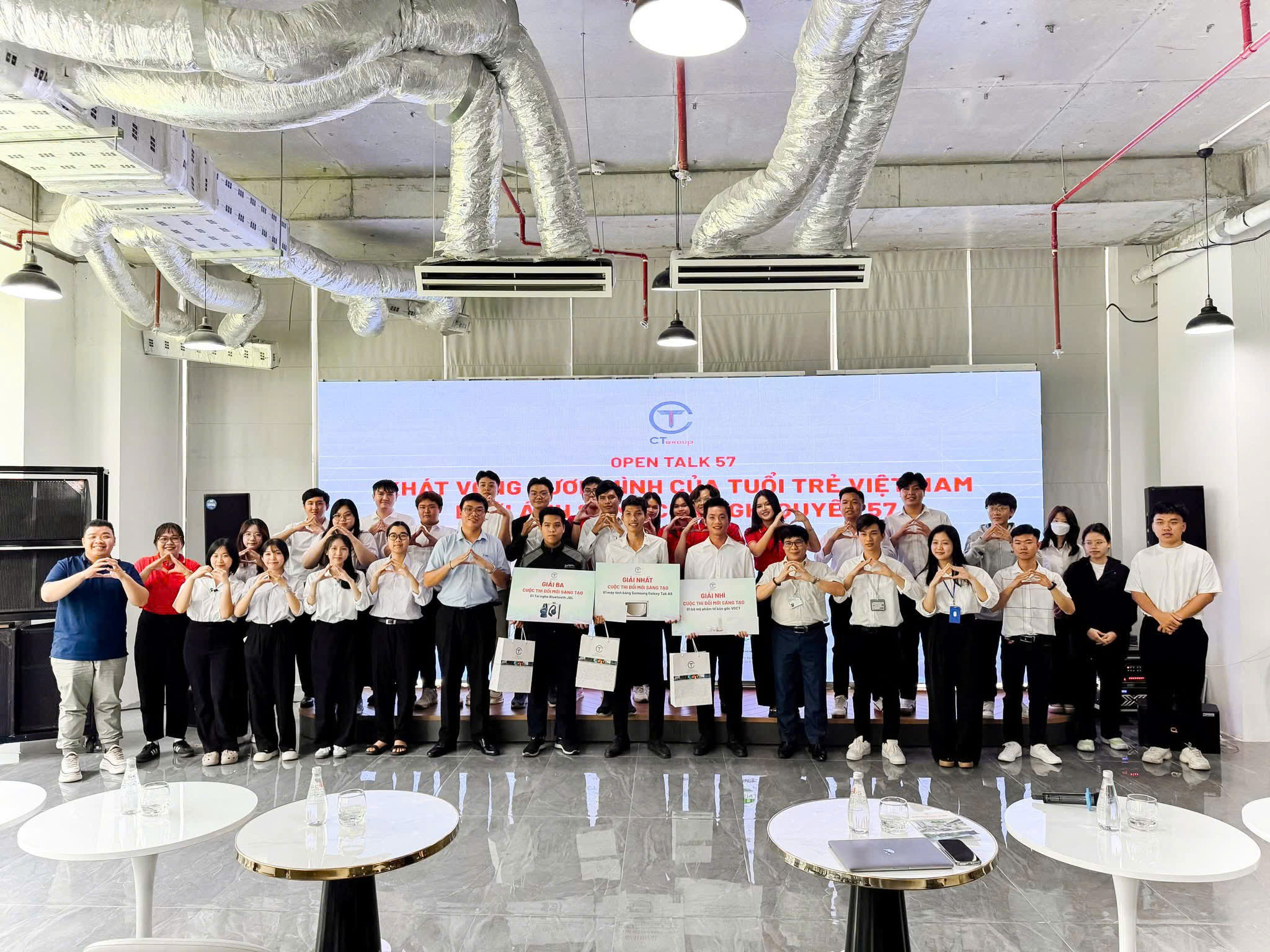Sinh viên đại học thủ dầu một sôi nổi tham gia ngày hội tuổi trẻ và nghị quyết 57