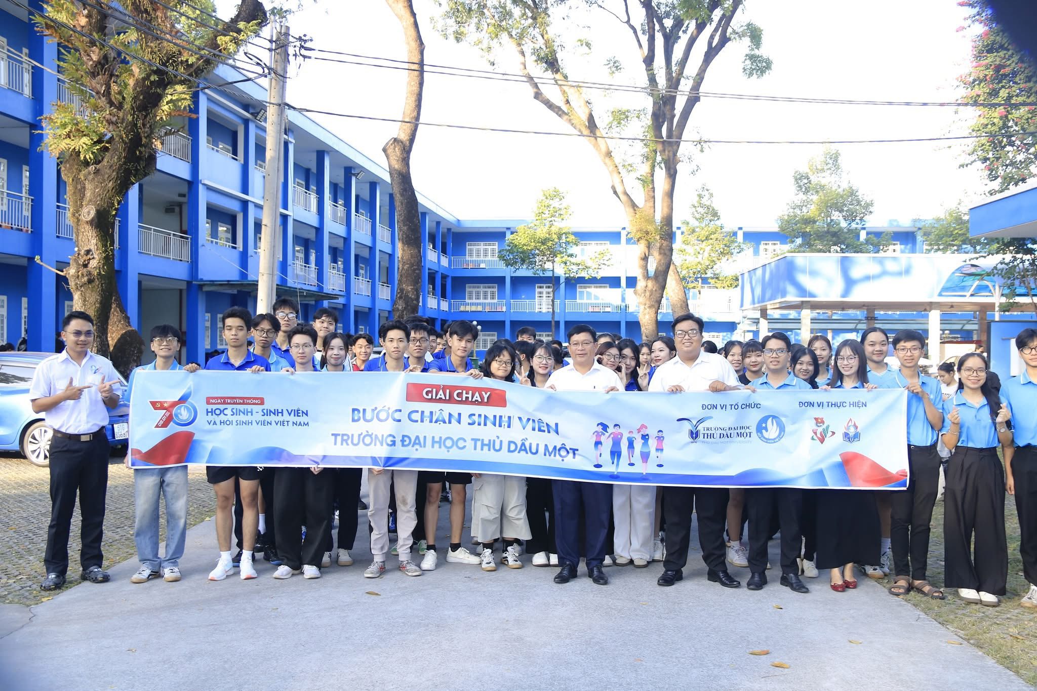 Sôi nổi Giải chạy “Bước chân Sinh viên”. 