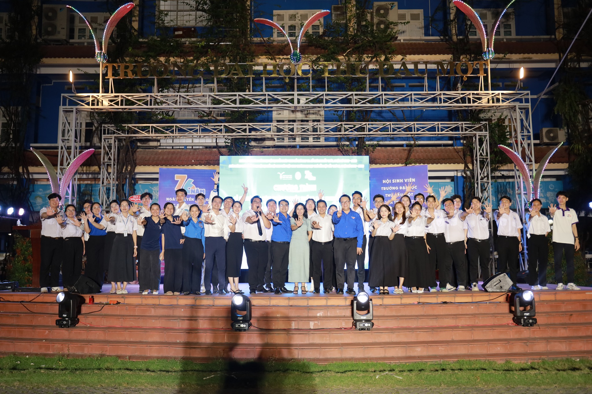 Lễ kỷ niệm 76 năm Ngày Truyền thống Học sinh, Sinh viên và Hội Sinh viên Việt Nam, tuyên dương danh hiệu “Sinh viên 5 tốt”, “Tập thể Sinh viên 5 tốt” Trường Đại học Thủ Dầu Một năm học 2024 – 2025.