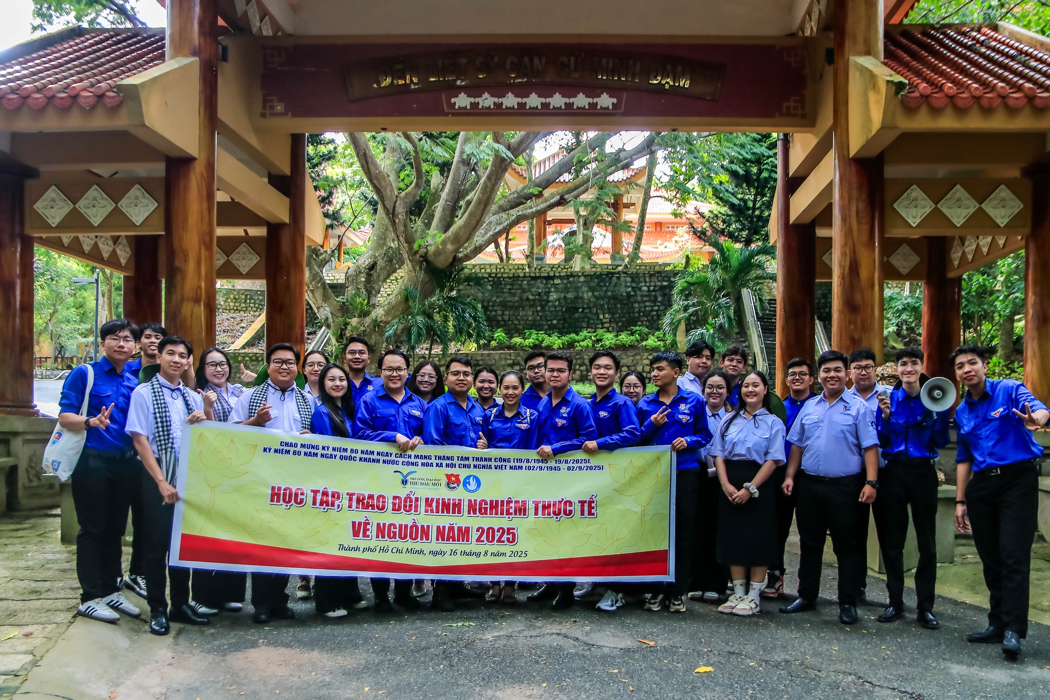 Đoàn Thanh niên – Hội Sinh viên Trường Đại học Thủ Dầu Một tổ chức Hành trình về nguồn tại Khu di tích lịch sử Căn cứ Minh Đạm