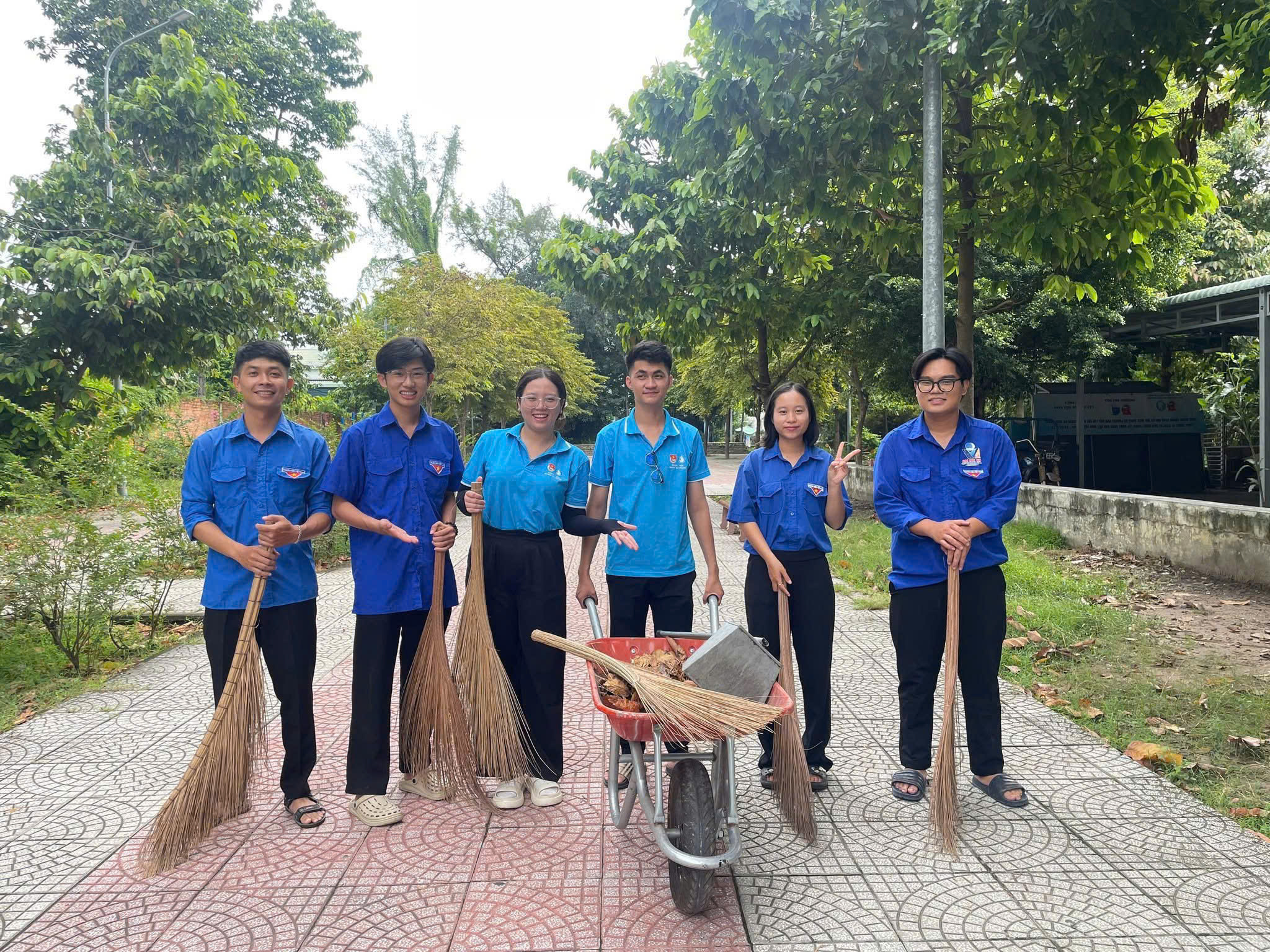 NGÀY CHỦ NHẬT XANH LẦN THỨ 160 – SINH VIÊN TRƯỜNG ĐẠI HỌC THỦ DẦU MỘT CHUNG TAY GÌN GIỮ MÀU XANH THÀNH PHỐ NGÀY CHỦ NHẬT XANH LẦN THỨ 160 – SINH VIÊN TRƯỜNG ĐẠI HỌC THỦ DẦU MỘT CHUNG TAY GÌN GIỮ MÀU XANH THÀNH PHỐ