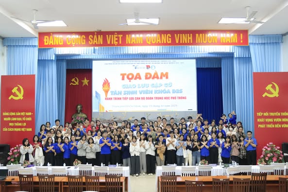 Tọa đàm “Gặp gỡ tân sinh viên D25 – Cán bộ Đoàn Hội, Ban Chủ nhiệm CLB/Đội/Nhóm khi còn học THPT”