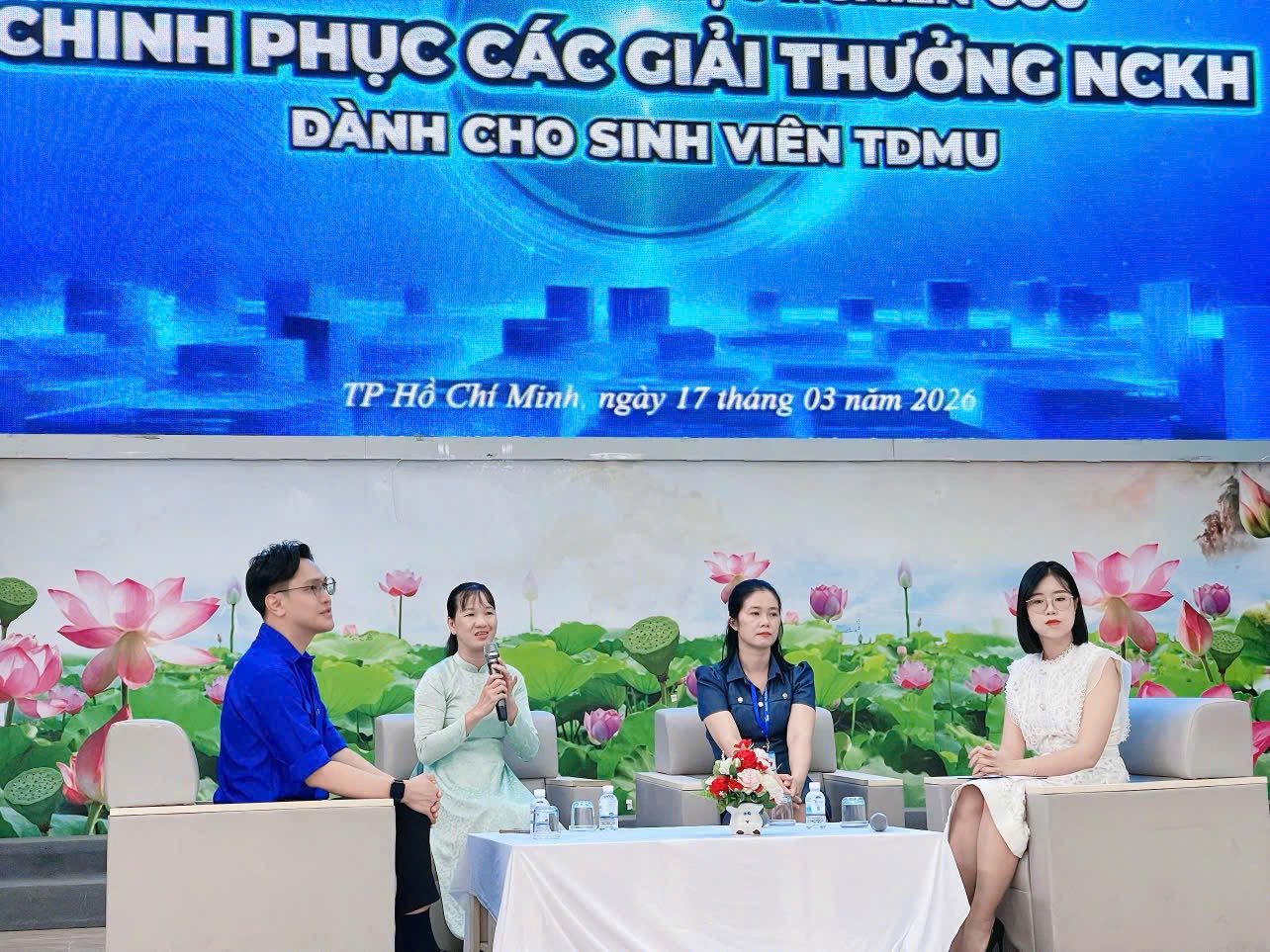 TỌA ĐÀM NÂNG CAO NĂNG LỰC NGHIÊN CỨU – CHINH PHỤC CÁC GIẢI THƯỞNG KHOA HỌC DÀNH CHO SINH VIÊN TDMU