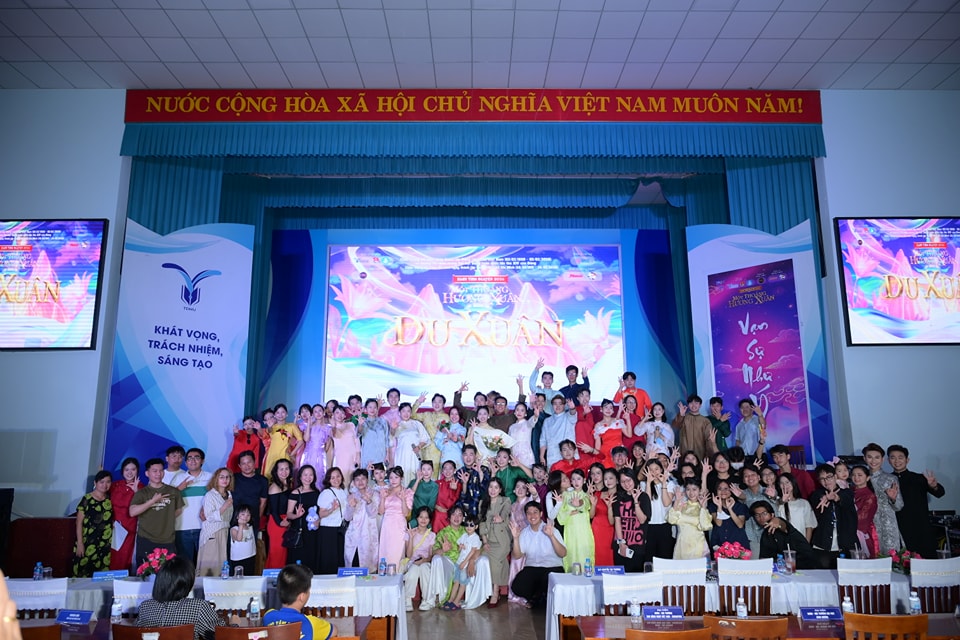 ĐÊM VĂN NGHỆ GÂY QUỸ “MỘT THOÁNG HƯƠNG XUÂN” – LAN TỎA GIÁ TRỊ NHÂN ÁI TRONG MÙA XUÂN