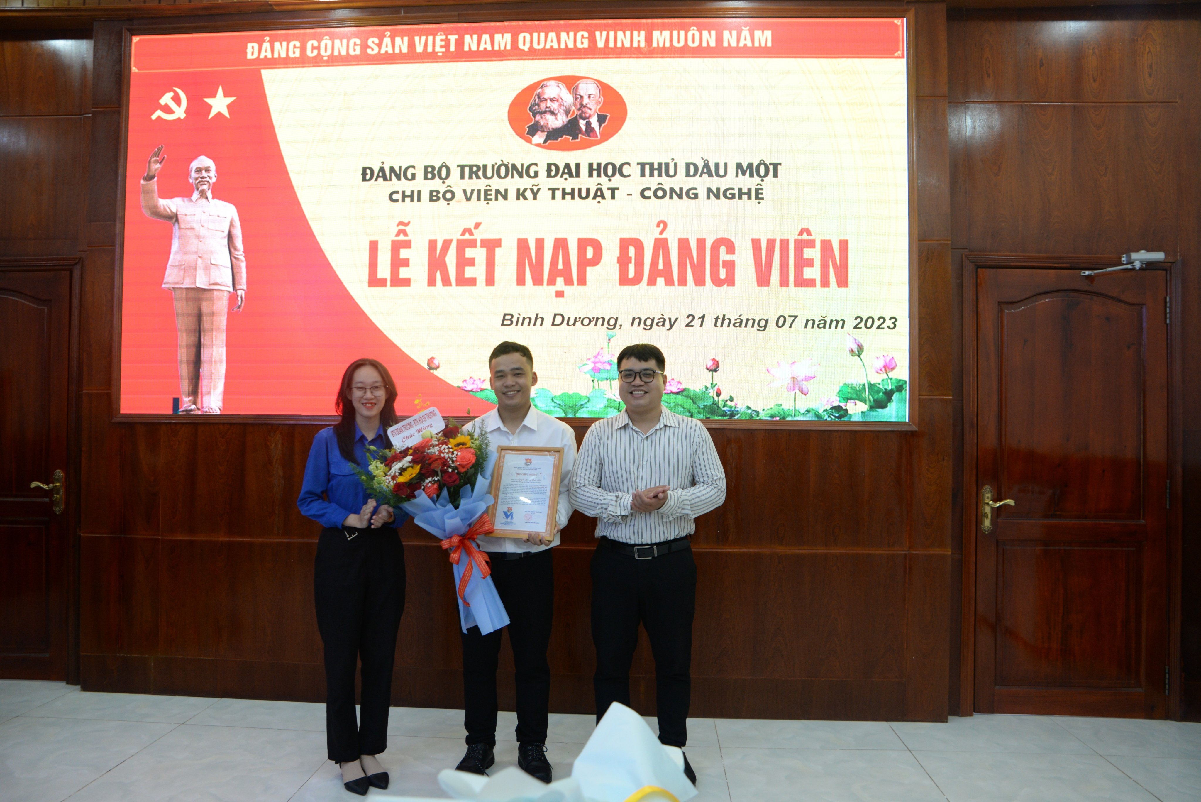 Cán bộ đoàn ưu tú Nguyễn Hoàng Quốc Bảo được vinh dự đứng vào hàng ngũ Đảng Cộng sản Việt Nam