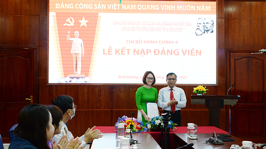 Đoàn viên ưu tú được vinh dự đứng vào hàng ngũ của Đảng Cộng sản Việt Nam