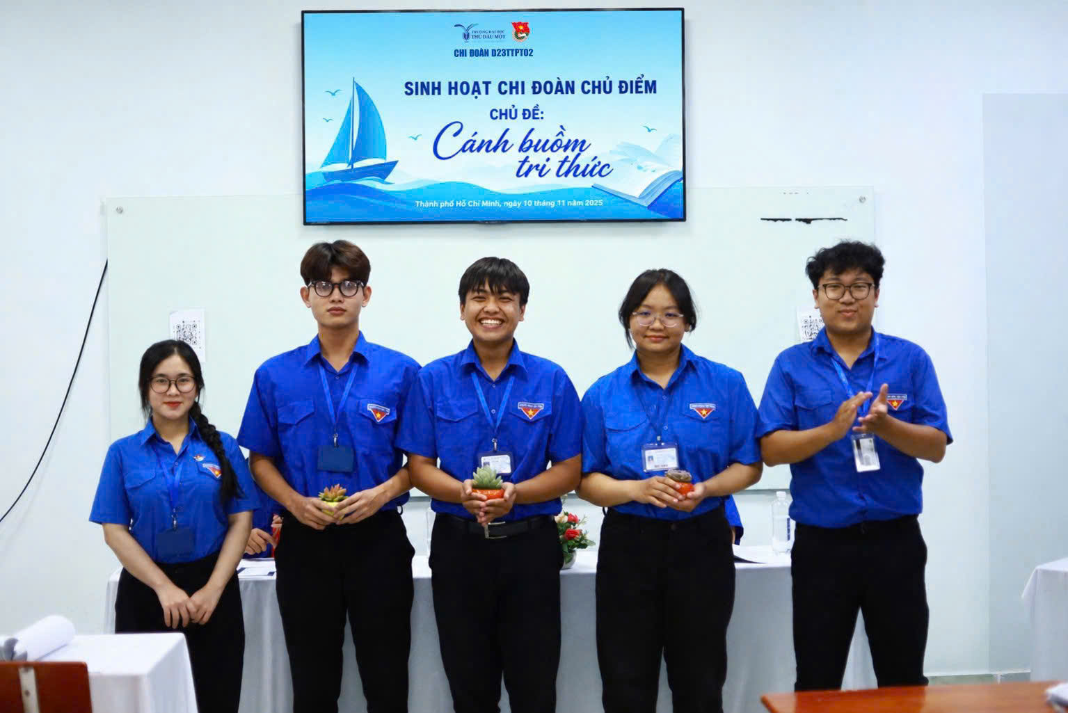 TỔ CHỨC SINH HOẠT CHI ĐOÀN CHỦ ĐỀ “CÁNH BUỒM TRI THỨC”