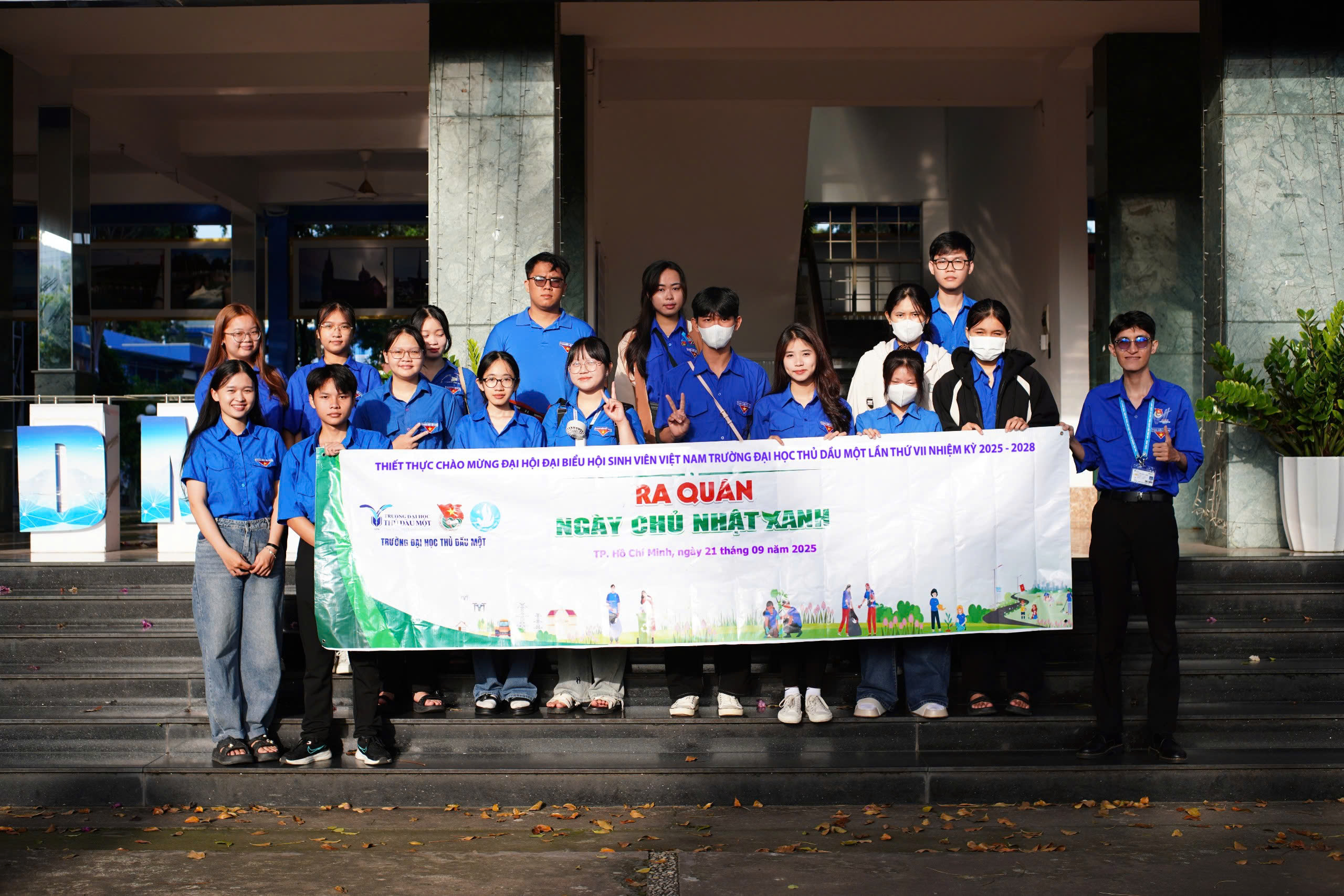 Tuổi trẻ Đại học Thủ Dầu Một ra quân Chủ nhật xanh lần thứ 161 Tuổi trẻ Đại học Thủ Dầu Một ra quân Chủ nhật xanh lần thứ 161