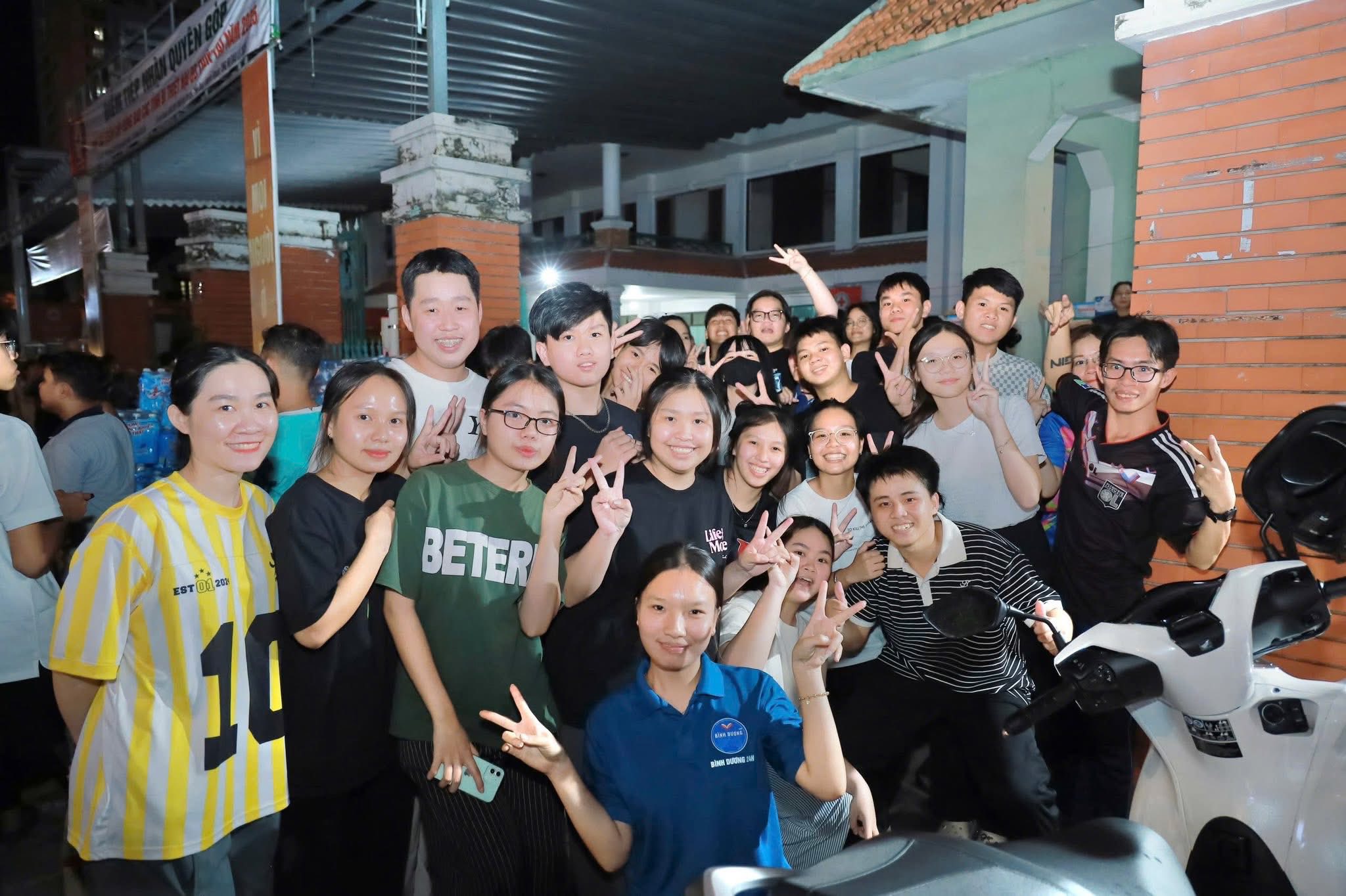 Lời cảm ơn gửi đến các bạn tình nguyện viên TDMU