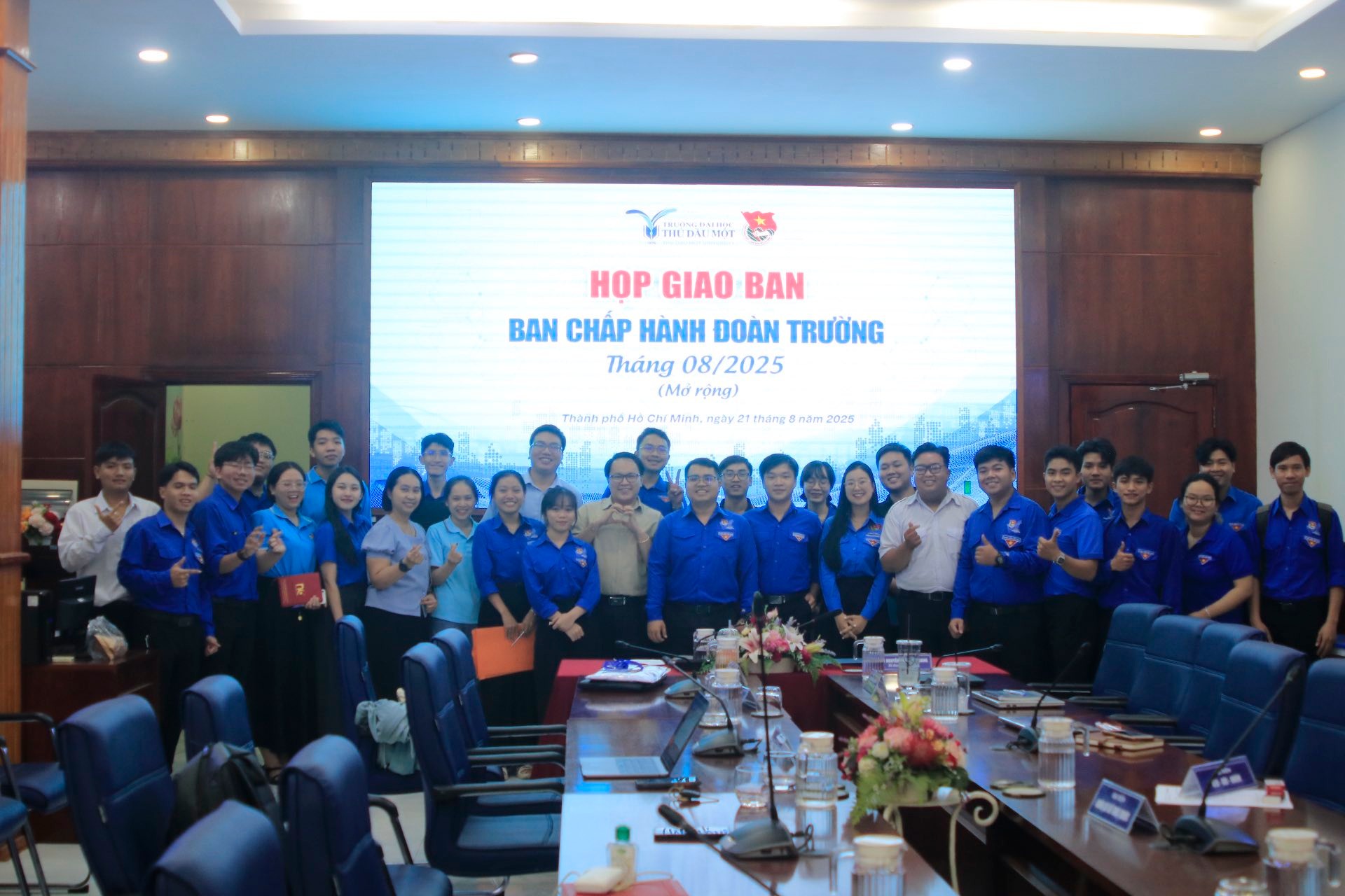 Họp giao ban Ban Chấp hành Đoàn Trường Đại học Thủ Dầu Một (tháng 8/2025 mở rộng)