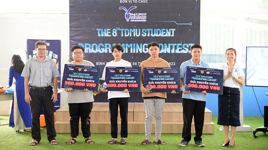 SV Nguyễn Minh Thắng trở thành Quán quân cuộc thi Lập trình sinh viên 2022