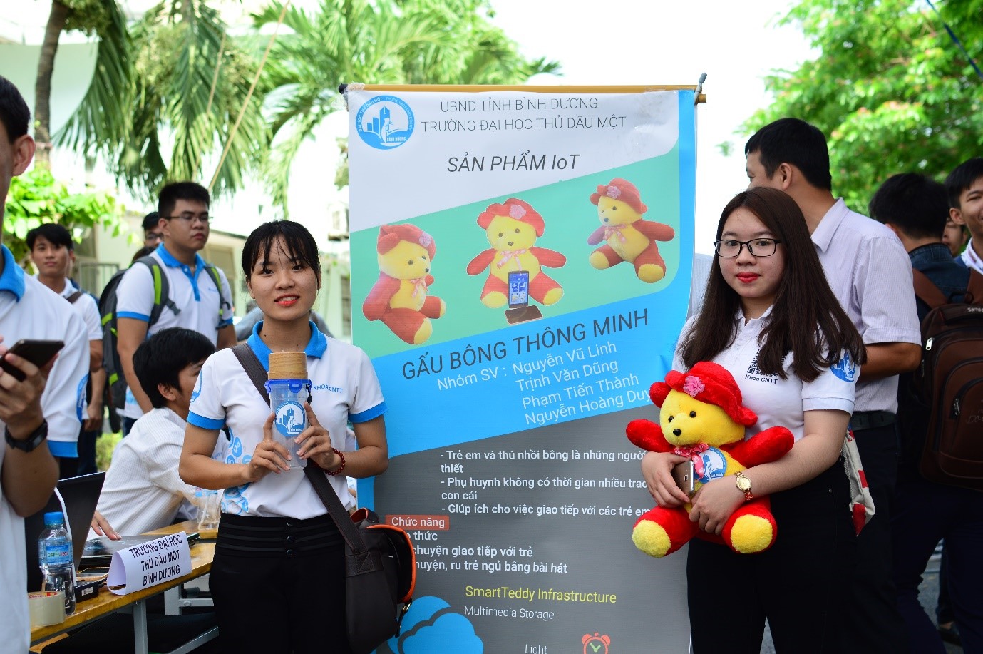 Sinh viên Đại học Thủ Dầu Một đạt hai giải BA Cuộc thi Ý tưởng sáng tạo INTERNET OF THINGS 2017