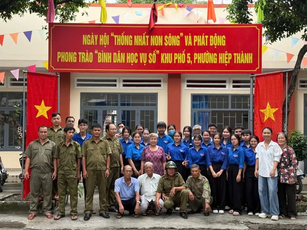 Tuổi trẻ Đại học Thủ Dầu Một lan tỏa phong trào “Bình dân học vụ số”