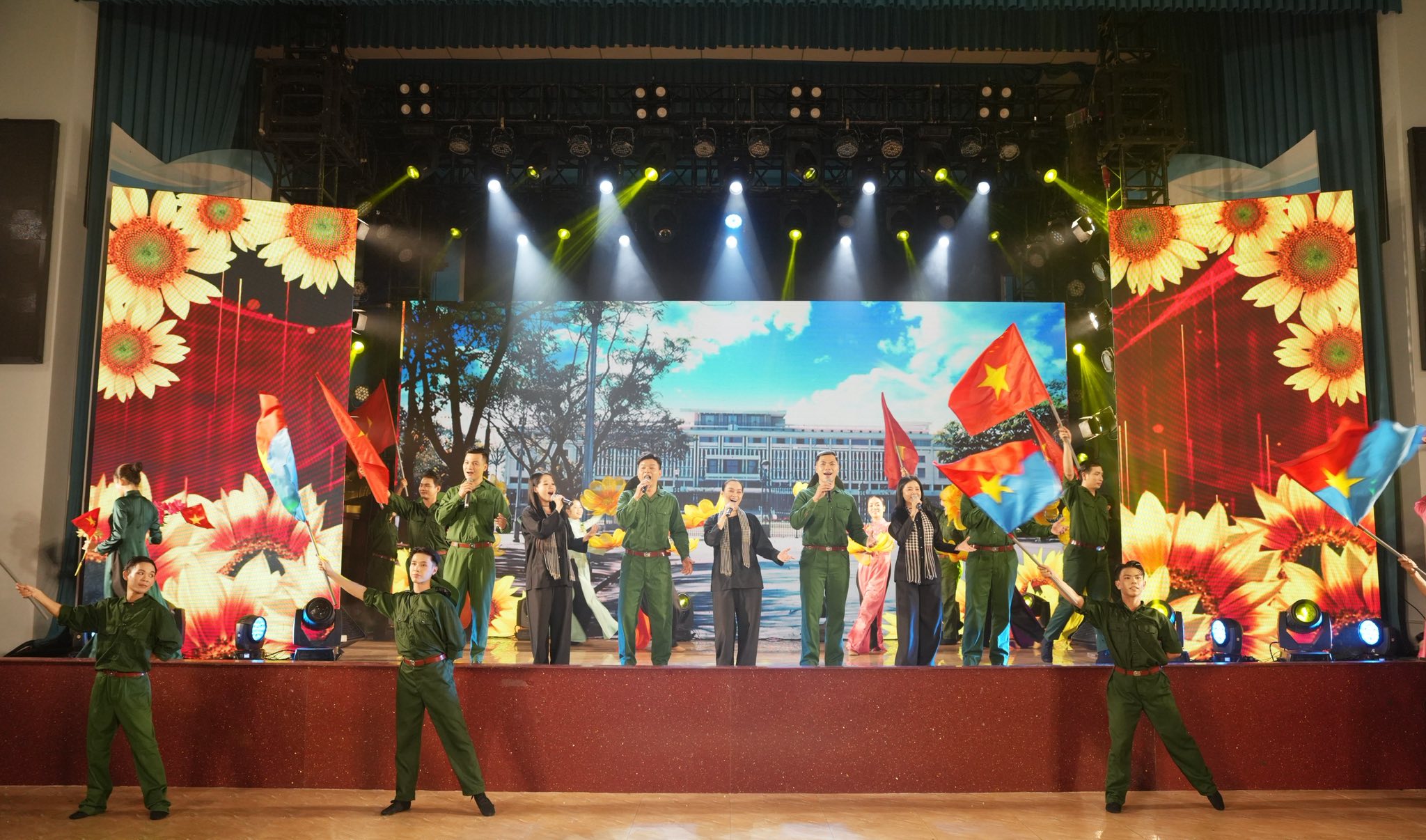 Đoàn Thanh Niên – Hội Sinh Viên Trường phối hợp tổ chức chương trình biểu diễn quảng bá các tác phẩm nghệ thuật học tập và làm theo lời Bác